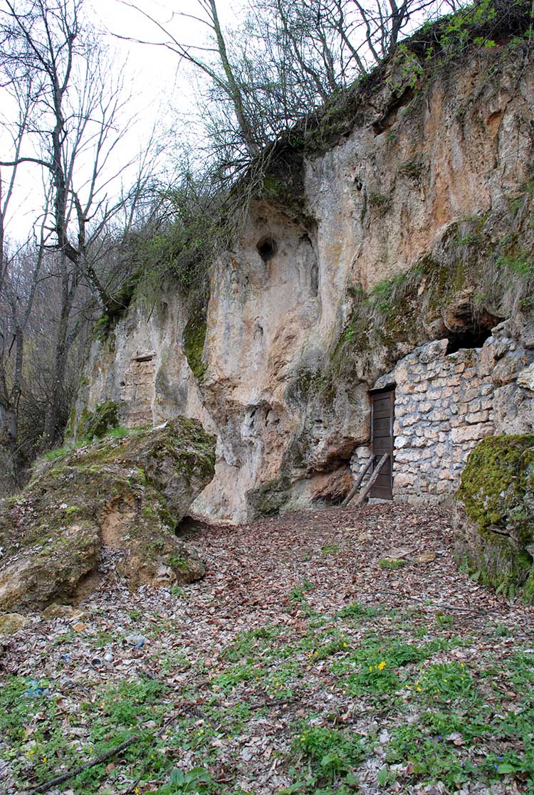 Paljevo, ulaz u pećinsku crkvu (foto Zavod Kraljevo)