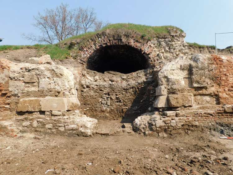 Arheološka istraživanja Vodene kapije 1 na priobalnom bedemu Beogradske tvrđave