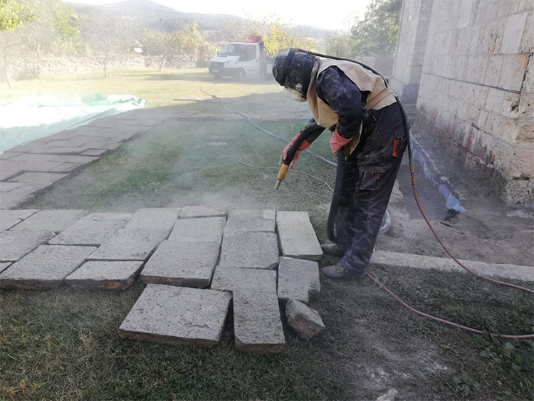 Konzervatorsko restauratorski radovi na Bogorodičinoj crkvi manastira Gradac