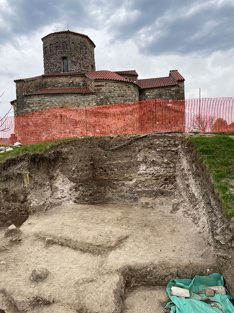 Археолошке радови у северном делу порте Петрове цркве
