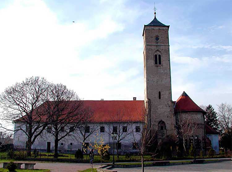 Franjevački samostan u Baču
