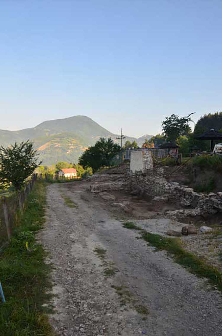 Southern wall encasement in bricksof the Monastery Banja