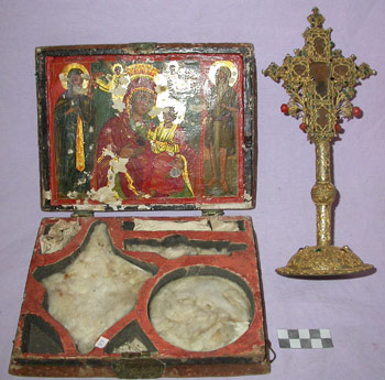 Kutija za Časni krst sa moštima svete Petke i svetog Onufrija