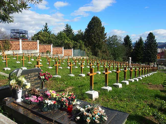 Vojno groblje na Katoličkom groblju u Banskoj Bistrici