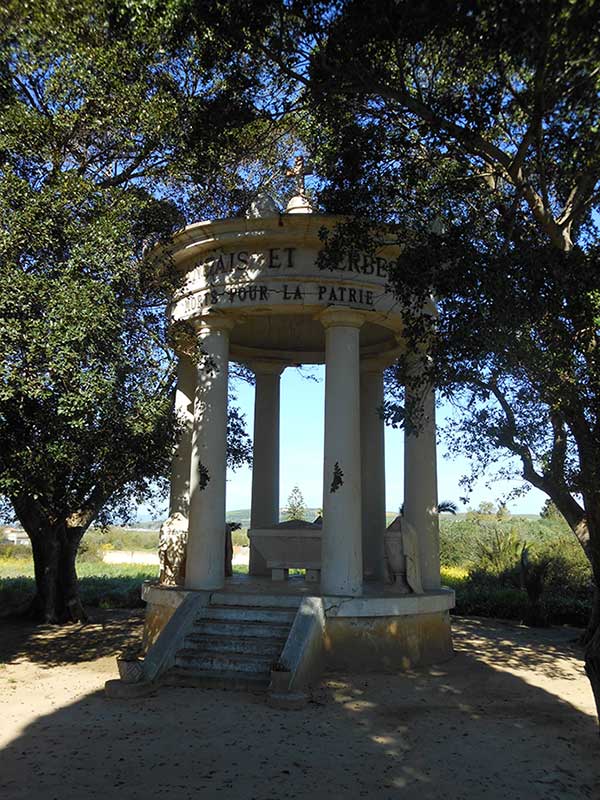 Spomen obeležje na groblju u Menzel Burgibi, Tunis